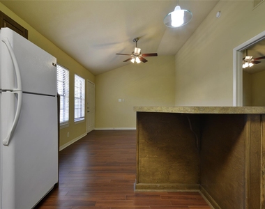 2216 San Gabriel St - Photo Thumbnail 13