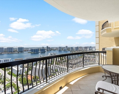 17875 Collins Ave - Photo Thumbnail 27