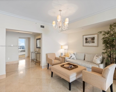 17875 Collins Ave - Photo Thumbnail 3