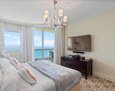 17875 Collins Ave - Photo Thumbnail 23