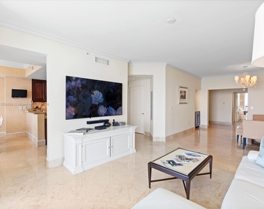 17875 Collins Ave - Photo Thumbnail 2