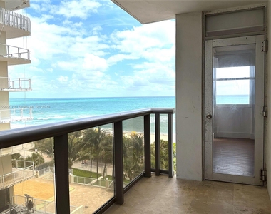 6039 Collins Ave - Photo Thumbnail 4