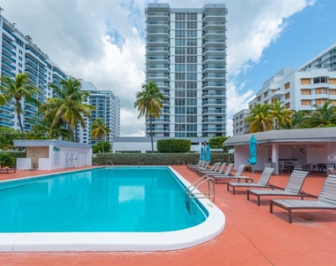 2401 Collins Ave - Photo Thumbnail 23