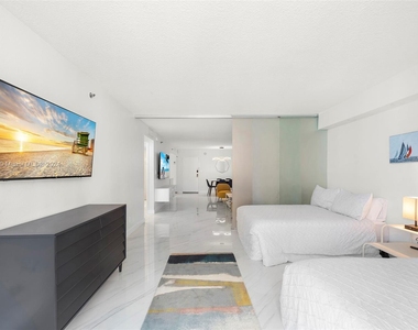 2401 Collins Ave - Photo Thumbnail 10