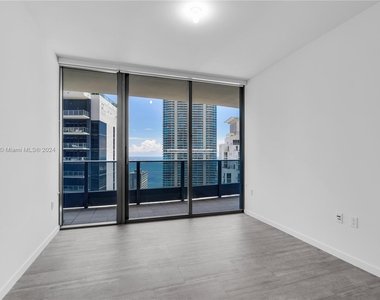 1000 Brickell Plz - Photo Thumbnail 24