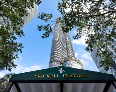 1000 Brickell Plz - Photo Thumbnail 48