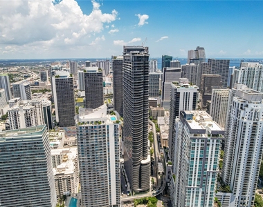 1000 Brickell Plz - Photo Thumbnail 56