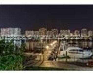 18011 Biscayne Blvd - Photo Thumbnail 3