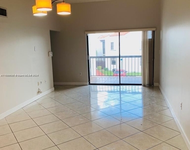 9409 Fontainebleau Blvd - Photo Thumbnail 3