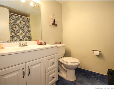 9409 Fontainebleau Blvd - Photo Thumbnail 5