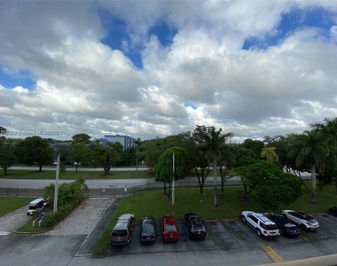 9300 Fontainebleau Blvd - Photo Thumbnail 30