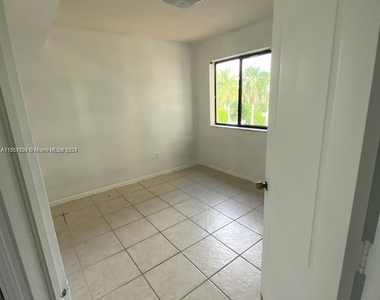 9300 Fontainebleau Blvd - Photo Thumbnail 28