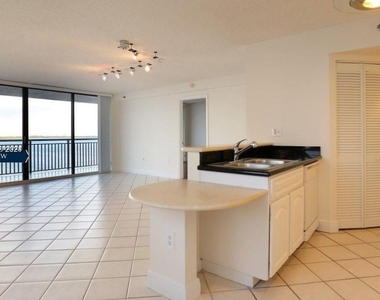 540 Brickell Key - Photo Thumbnail 6