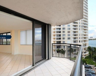 540 Brickell Key - Photo Thumbnail 4