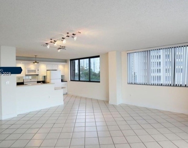 540 Brickell Key - Photo Thumbnail 7