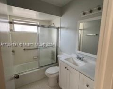 2441 Sw 82nd Ave - Photo Thumbnail 8