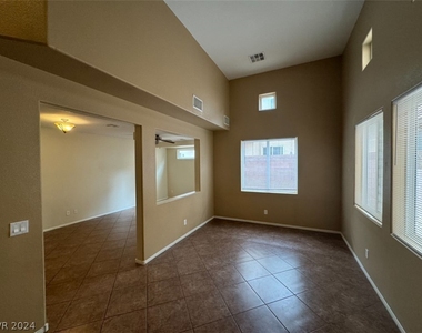 9289 Opal Hills Lane - Photo Thumbnail 4