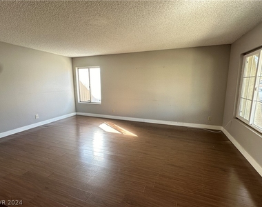 4036 Bridgeview Circle - Photo Thumbnail 2