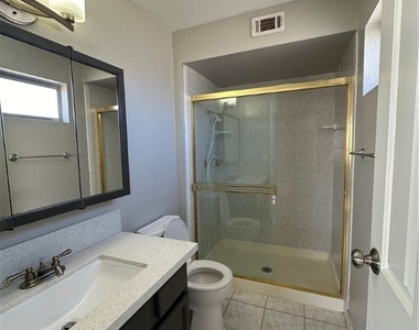 4036 Bridgeview Circle - Photo Thumbnail 13