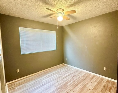 7401 Canoga Circle - Photo Thumbnail 13