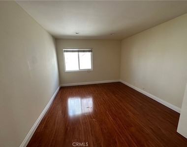 5460 White Oak Avenue - Photo Thumbnail 6