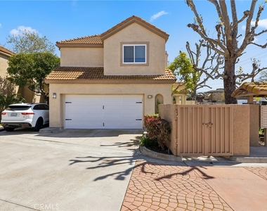 2100 Colina Vista Way - Photo Thumbnail 1