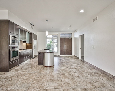 8925 W Flamingo Road - Photo Thumbnail 5