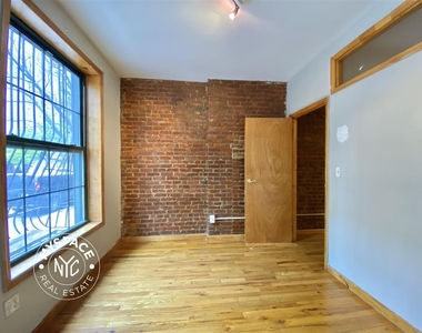 891 Bergen St - Photo Thumbnail 4