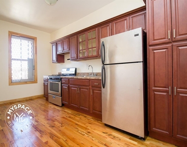 947 Montgomery St - Photo Thumbnail 4