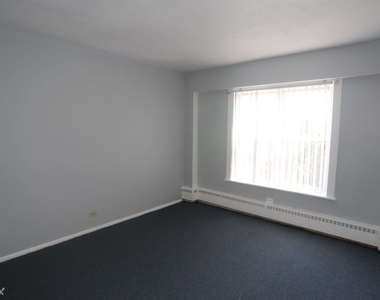 7333 N. Ridge, Unit C205 - Photo Thumbnail 11