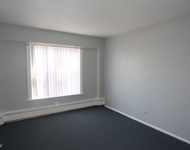 7333 N. Ridge, Unit C205 - Photo Thumbnail 10