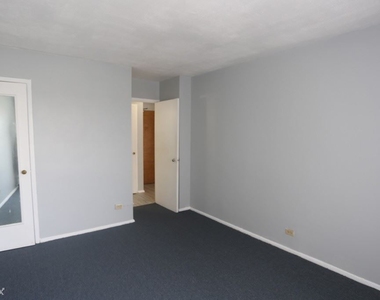 7333 N. Ridge, Unit C205 - Photo Thumbnail 9