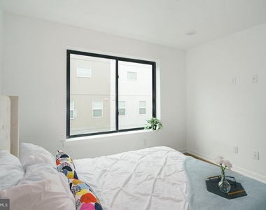 640 Moore St - Photo Thumbnail 10