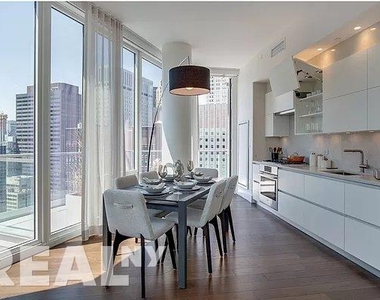 222 East 44th Street - Photo Thumbnail 1