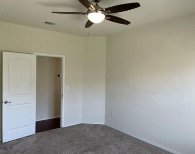 160 Painted Desert Ln - Photo Thumbnail 11