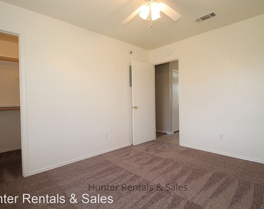 1510 Benttree Dr - Photo Thumbnail 13