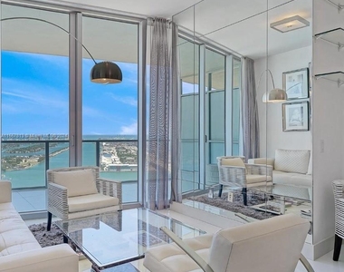 1100 Biscayne Blvd - Photo Thumbnail 4