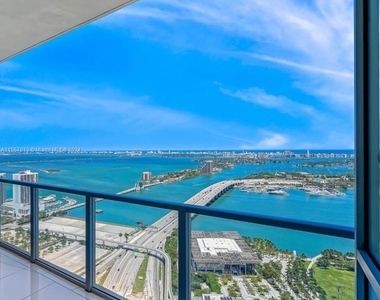 1100 Biscayne Blvd - Photo Thumbnail 1