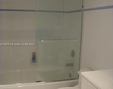 5401 E Collins Ave - Photo Thumbnail 10