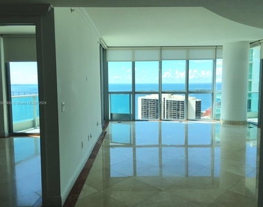 1331 Brickell Bay Dr - Photo Thumbnail 1