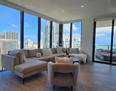 1010 Brickell Ave - Photo Thumbnail 3