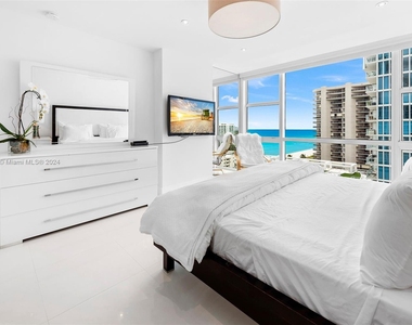 6801 Collins Ave - Photo Thumbnail 3