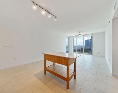 2150 N Bayshore Dr - Photo Thumbnail 1