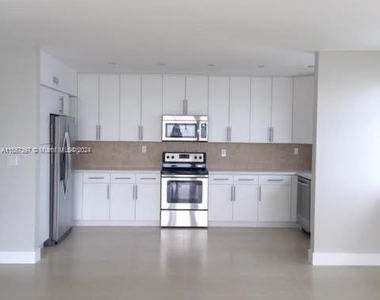 1408 Brickell Bay Dr - Photo Thumbnail 5