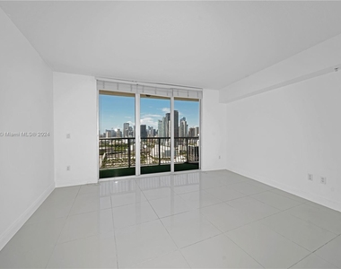 1750 N Bayshore Drive - Photo Thumbnail 3