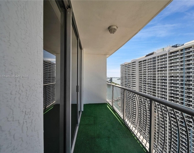 1750 N Bayshore Drive - Photo Thumbnail 9