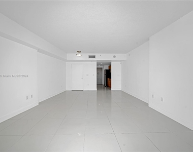 1750 N Bayshore Drive - Photo Thumbnail 4