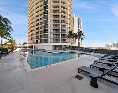 1750 N Bayshore Drive - Photo Thumbnail 15