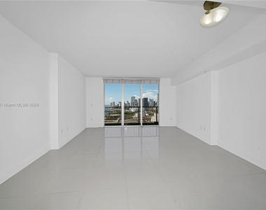 1750 N Bayshore Drive - Photo Thumbnail 2