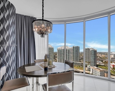 200 Biscayne Boulevard Way - Photo Thumbnail 4